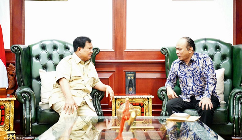 Bahas Tantangan Nasional, Prabowo Bicara Empat Mata dengan Wamendes Budie Arie
