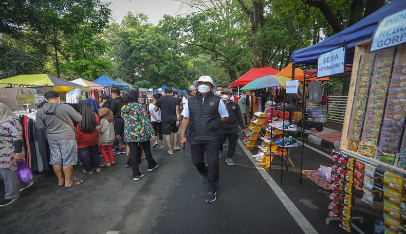 Sekda Kota Bandung Minta Kawasan Perkantoran Fasilitasi Parkir Pasar Kaget Gasibu