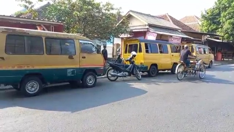 Sopir Angkot di Majalengka Mogok, Tuntut Ongkos Naik Rp7.000