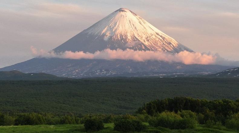6 Pendaki Tewas setelah Jatuh dari Ketinggian 390 Meter saat Menuju Puncak Gunung