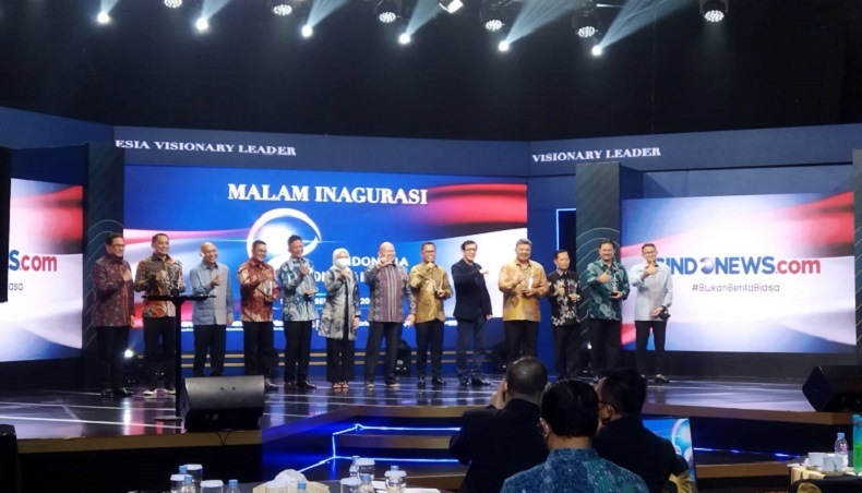 Empat Kepala Daerah Terima Penghargaan IVL 2022 Season XI