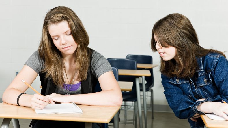 7 Peraturan Sekolah yang Paling Konyol di Dunia, Nyontek Bisa Dipenjara Berat
