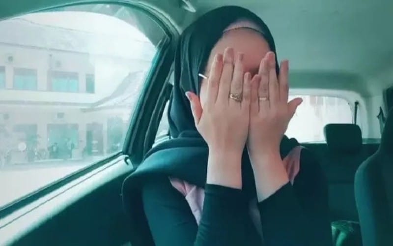 Istri Oknum Polisi yang Digerebek Suami Tidur dengan Pria Lain Resmi Tersangka