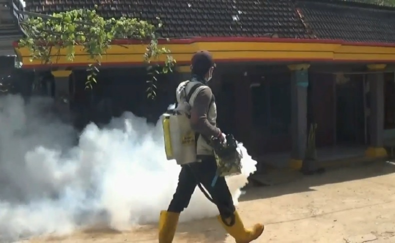 Ratusan Anak Terjangkit DBD, Dinkes Tuban Gencarkan Fogging Permukiman Warga
