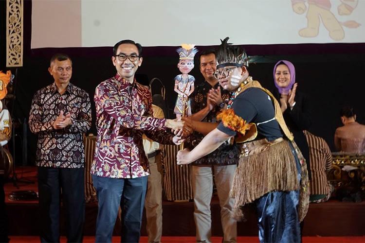 Unik, Mahasiswa Baru UMY Pecahkan Rekor Dunia Pagelaran Wayang dengan Dalang Terbanyak
