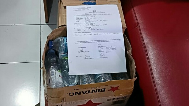 Puluhan Botol Miras Cap Tikus Ditemukan di Pasar Girian Bitung