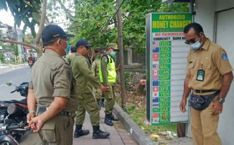 3 Money Changer Bodong di Kuta Utara Ditertibkan, Papan Kurs Disita