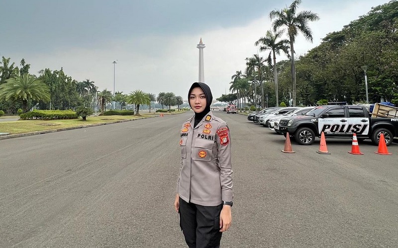 Polwan Cantik AKP Rita Yuliana Tampil Berhijab Dinas di Polda Metro Jaya