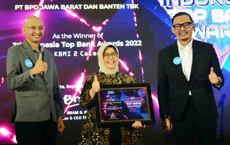 bank bjb Raih Top Bank in KBMI 2 di Ajang Indonesia Banking Summit 2022