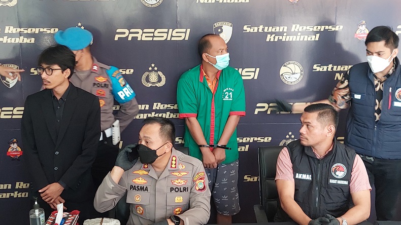 Polisi Tangkap Sopir Truk Pengangkut 6 Karung Ganja yang Akan Diedarkan di Jakarta