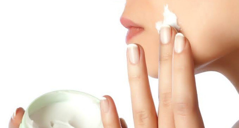Rekomendasi Skincare Alami untuk Menjaga Skin Barrier dari Sinar Matahari dan Bakteri 