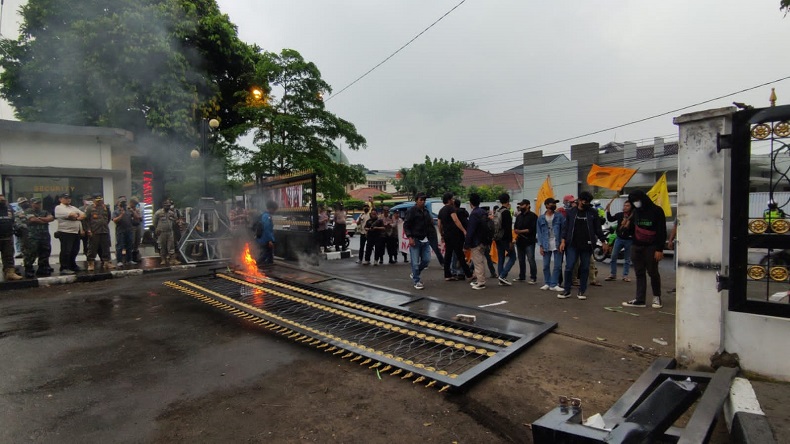 Mahasiswa Robohkan Pagar Gedung, Ketua DPRD Kota Bogor: Harusnya Bisa Dihindari