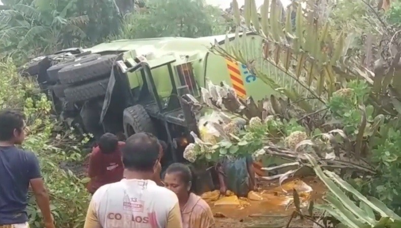 Truk Tangki CPO Tabrak Minibus di Jalinsum Tapsel, 2 Tewas 5 Luka-Luka