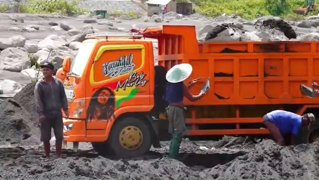 Banjir Lahar Semeru, Warga Diimbau Tunda Aktivitas Tambang Pasir di Sungai Regoyo Lumajang