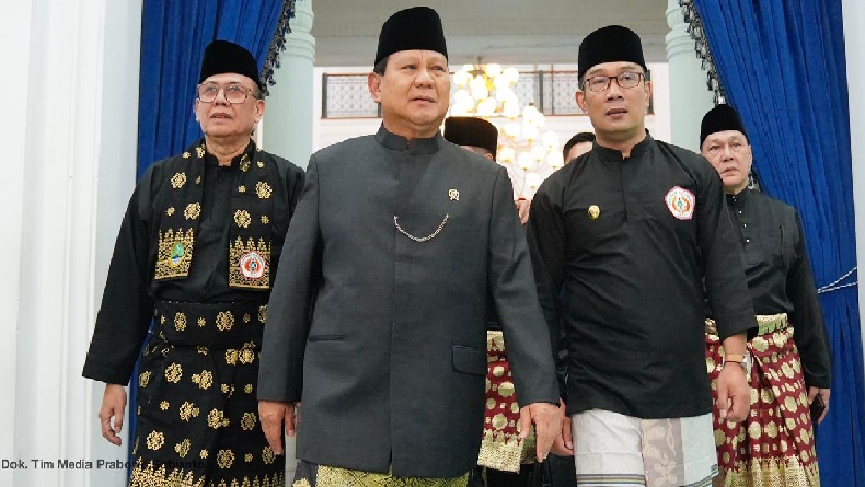 Momen Ridwan Kamil Berpantun: Pak Prabowo yang Kita Cintai, Kita Doakan Jadi Presiden