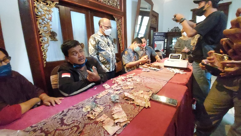 Uang Celengan Penjaga Sekolah di Solo untuk Naik Haji Rusak Dimakan Rayap, Jumlahnya Rp50 Juta