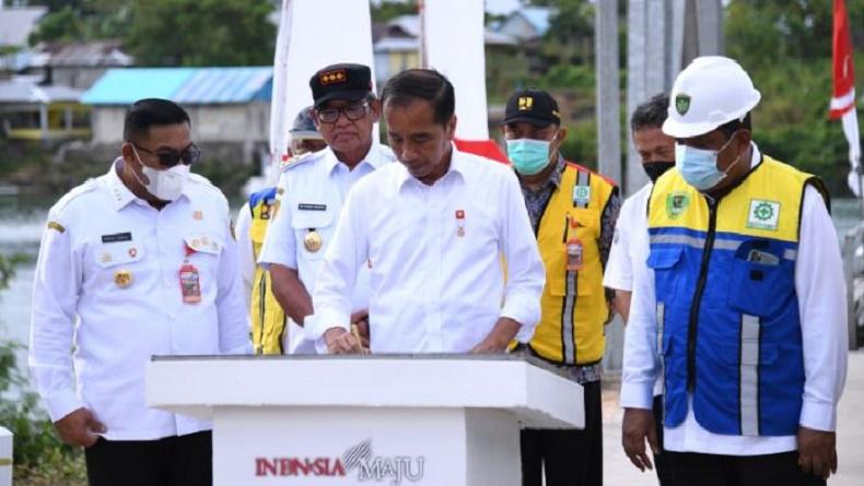 Jokowi Resmikan Jembatan Wear Fair di Maluku Tenggara, Ingin Infrastruktur Merata