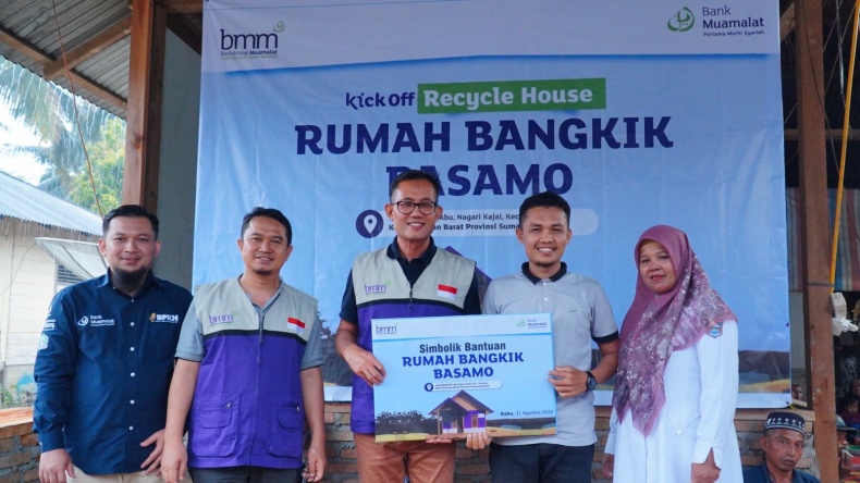 Bank Muamalat dan Laznas BMM Bangun Rumah Daur Ulang untuk Korban Gempa Pasaman