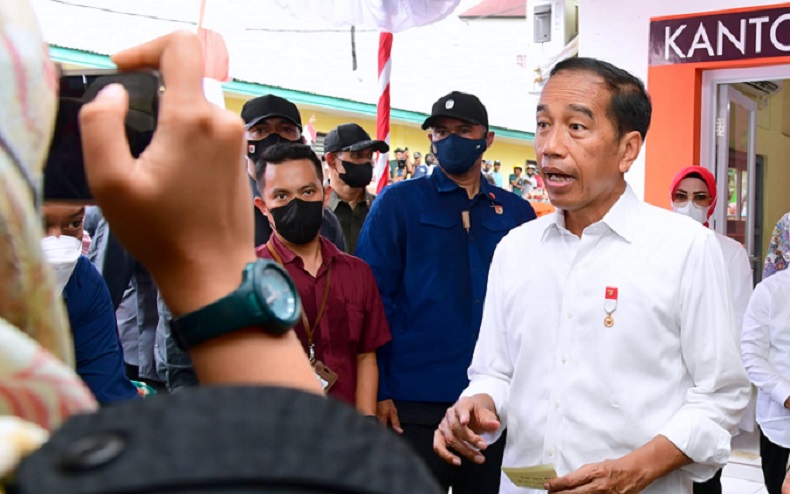 Kunjungi Kepulauan Aru, Jokowi Klaim BLT BBM Sudah Dibagikan ke 8,1 Juta Masyarakat