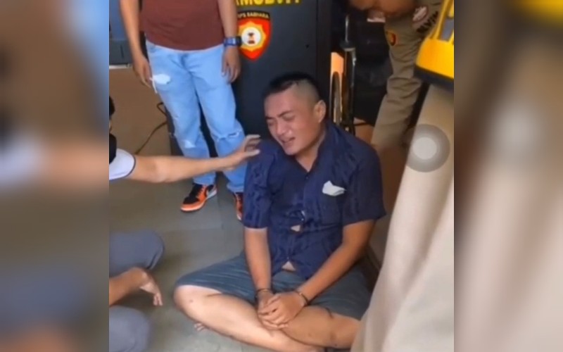 Tangan Diborgol, Oknum Polisi yang Tampar PM TNI Menangis dan Mengaku Sakit