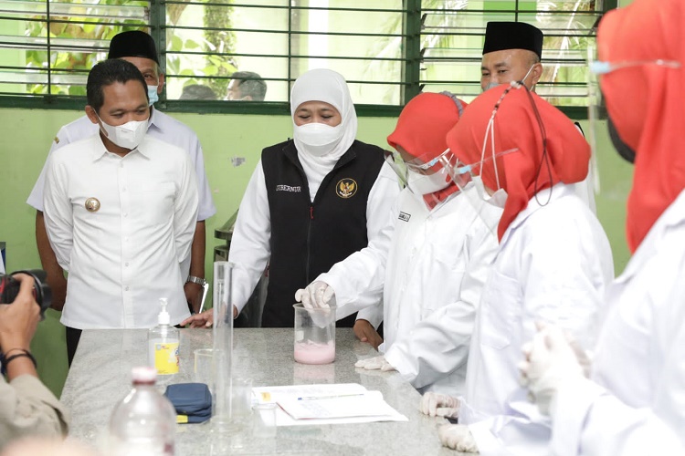 Khofifah Jadi Satu-satunya Gubernur yang Raih Penghargaan Anugerah Pendidikan Indonesia