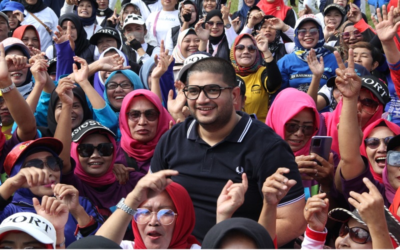 Bacaleg DPR RI Ajak Warga Baleendah Bandung Senam Sehat Berhadiah Motor