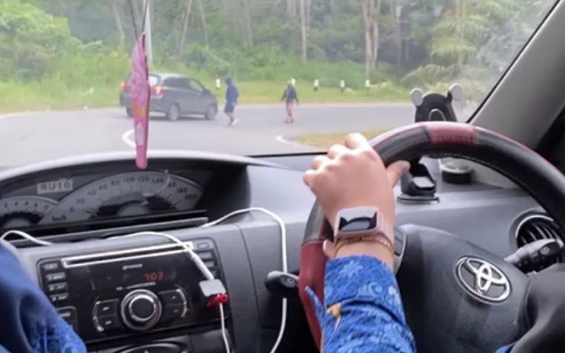 Detik-Detik Menegangkan Perampokan Bersenpi di Jalinsum, Kendaraan Lain Putar Balik 