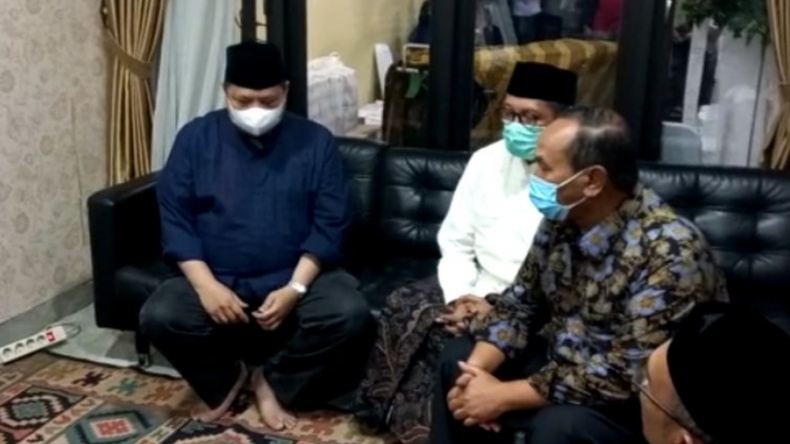 Takziah ke Rumah Duka Azyumardi Azra, Airlangga: Beliau Cendekiawan Muslim Berintegritas