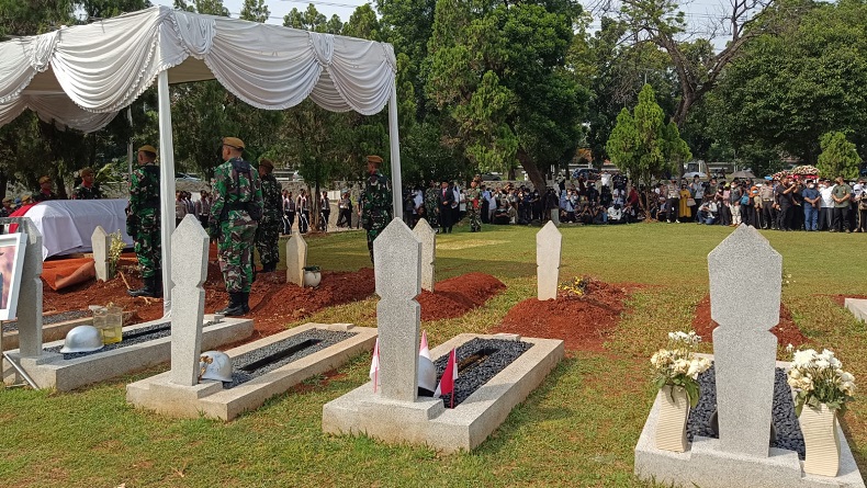 Kapolri hingga Jusuf Kalla Beri Penghormatan Terakhir di Makam Azyumardi Azra