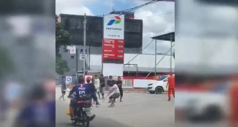 Diduga Gegara Antrean BBM di SPBU, Warga di Sidrap Saling Serang dengan Sajam