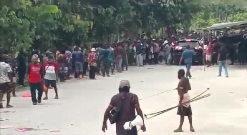 Surat Panggilan Kedua Dilayangkan KPK, Rumah Lukas Enembe Masih Dijaga Ketat Massa