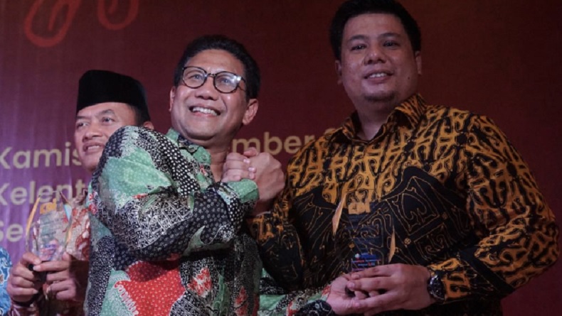 Komitmen Majukan Sektor Wisata, Bupati Samosir Raih Penghargaan KDI 2022