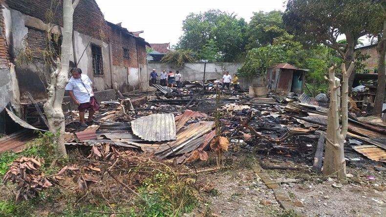 Emosi Jalan Lewat Ditutup,  Warga Mataram Bakar Rumah Tetangga