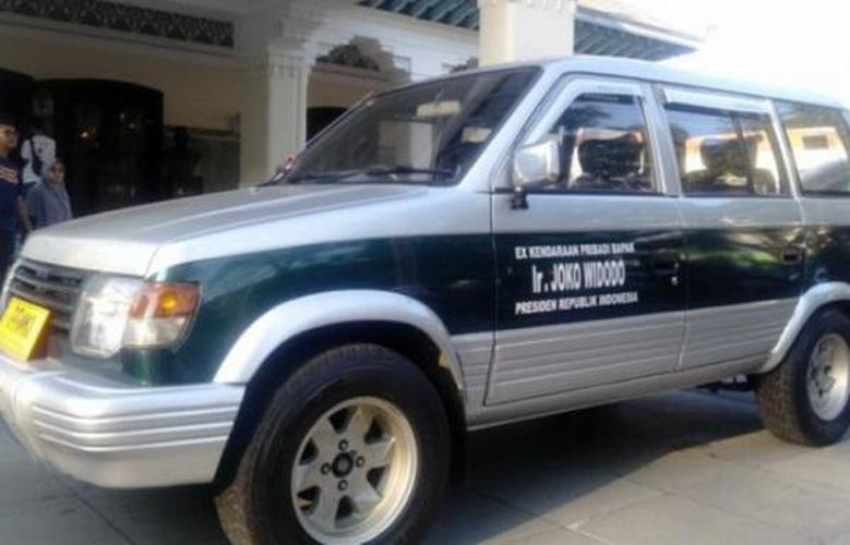Mobil Panther yang Pernah Dipakai Jokowi Ini Dilelang Rp300 Juta, Minat?