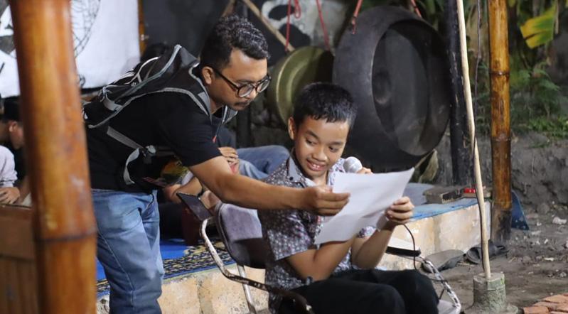 Mengharukan, Siswa SLB di Rembang Baca Puisi Bikin Orang Tua Menangis