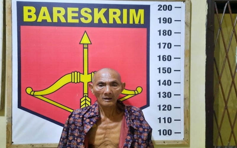 Pria Lansia Bacok Tetangga hingga Terkapar, Pemicunya Bikin Ngelus Dada