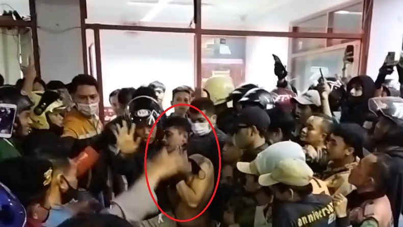 Warga Tangkap Begal Bersenjata Airsoft Gun yang Rampas Tas dan HP di Andir Bandung