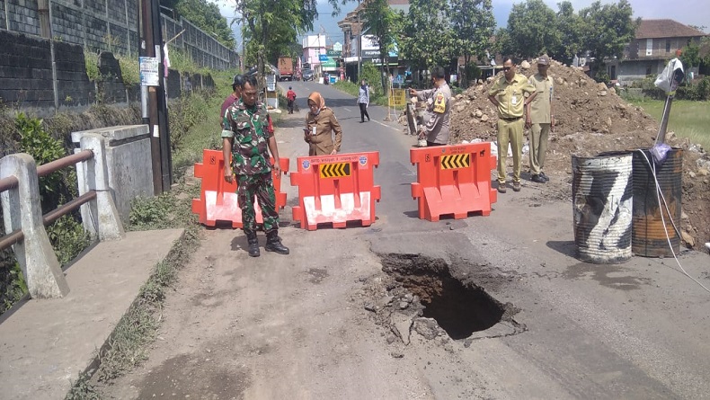 Jembatan Munggur di Semarang Ambles, Jalan Karangjati-Pringapus Lumpuh