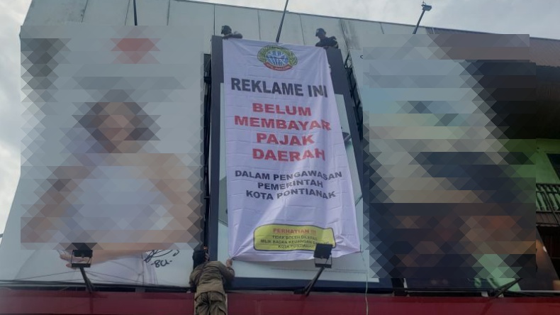 Tak Bayar Pajak, 34 Reklame di Pontianak Disegel