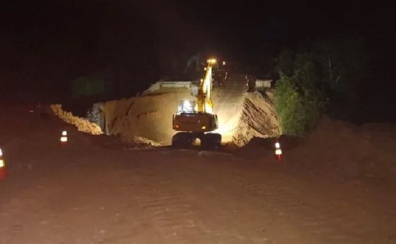 Sempat Terputus akibat Banjir, Jalan Nasional di Sajingan Besar Bisa Dilalui Kendaraan