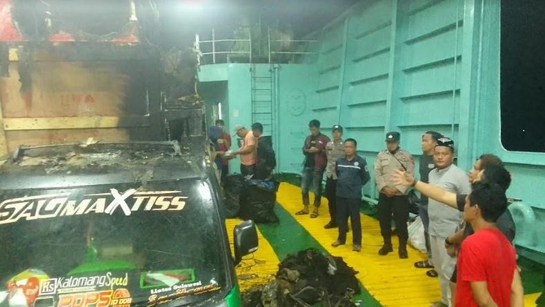 Mobil Pikap dalam Kapal Feri New Rose Terbakar di Tengah Laut, Penumpang Histeris
