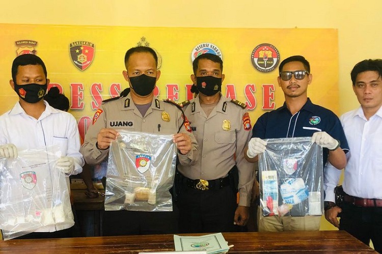 Bawa Sabu 252 Gram dari Malaysia ke Indonesia, 3 Pria Ini Ditangkap Polisi