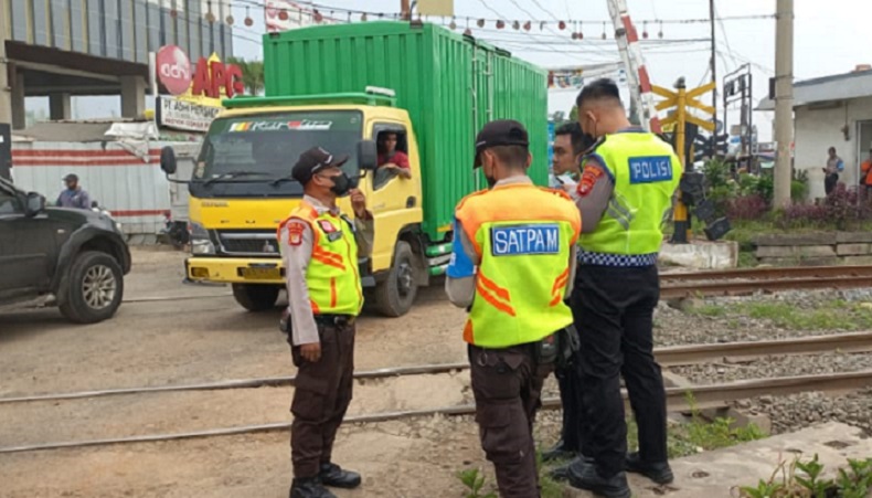 Pria Lansia Kritis Tersambar KRL gegara Terobos Perlintasan Stasiun Cisauk