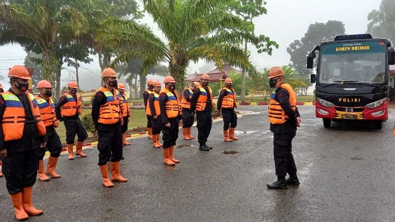 100 Anggota Brimob Polda Sumut Dikerahkan ke Tapanuli Utara, Bantu Korban Gempa