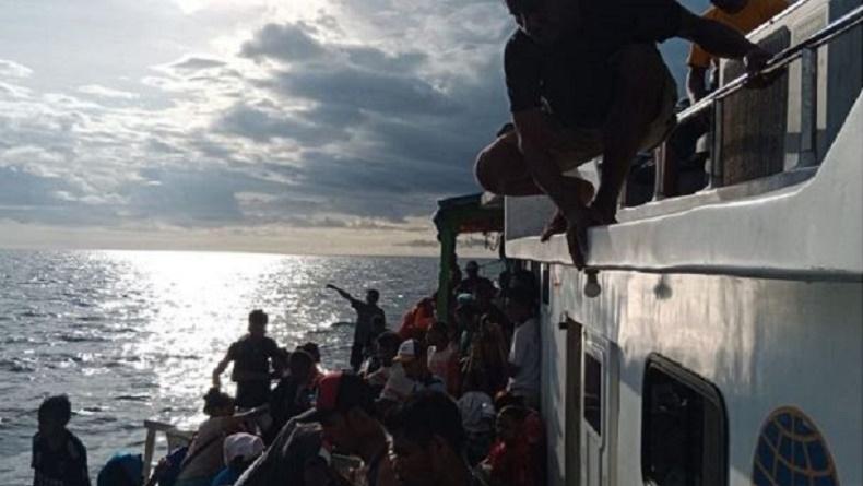 KM Eno Karang Terbakar di Laut Aru, 98 Penumpang Diselamatkan Petugas SAR Gabungan