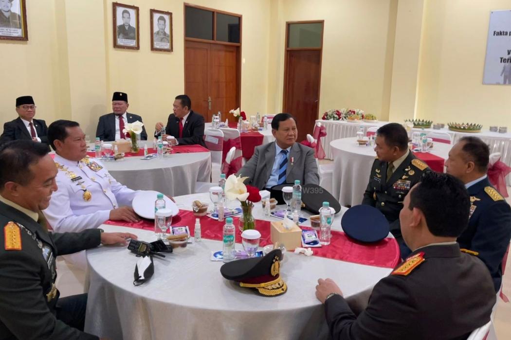 Momen Prabowo Duduk Semeja Bersama Panglima TNI, Kapolri, KSAD, KSAU dan KSAL