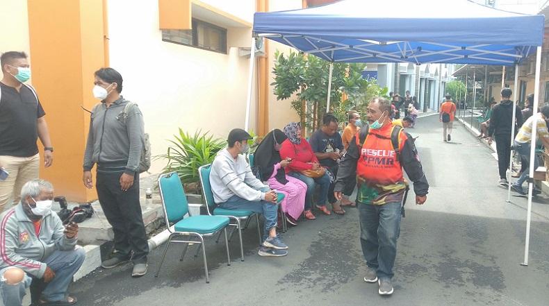 Rusuh Kanjuruhan, Keluarga Cemas Datangi Kamar Jenazah RSSA: Anak Saya Ditelepon Ndak Bisa