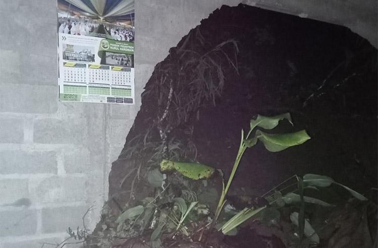 Longsor di Perbukitan Menoreh Kulonprogo Jebol Tembok Rumah Warga