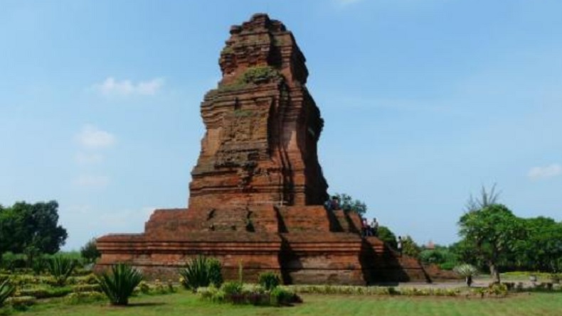 Kisah Cinta Segitiga di Kerajaan Majapahit, Hubungan Terlarang Putri Raja dan Tabib Istana
