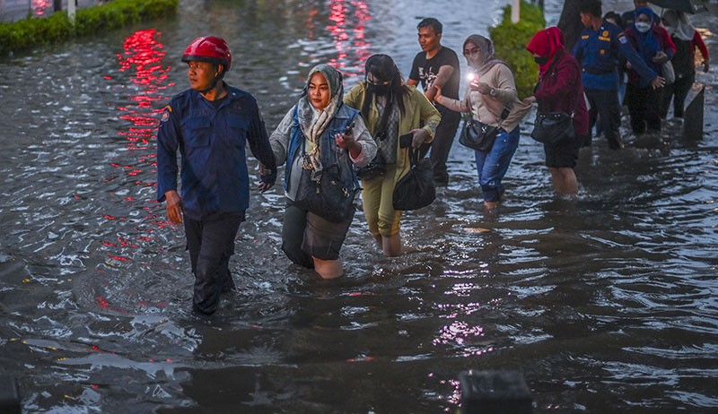 Jakarta Tergenang Air, Mampang hingga Fatmawati Macet